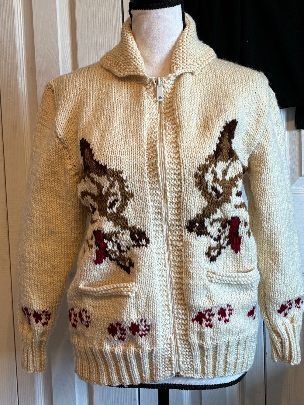 Cream Zip-Front Women’s Knit Sweater with Wolf design